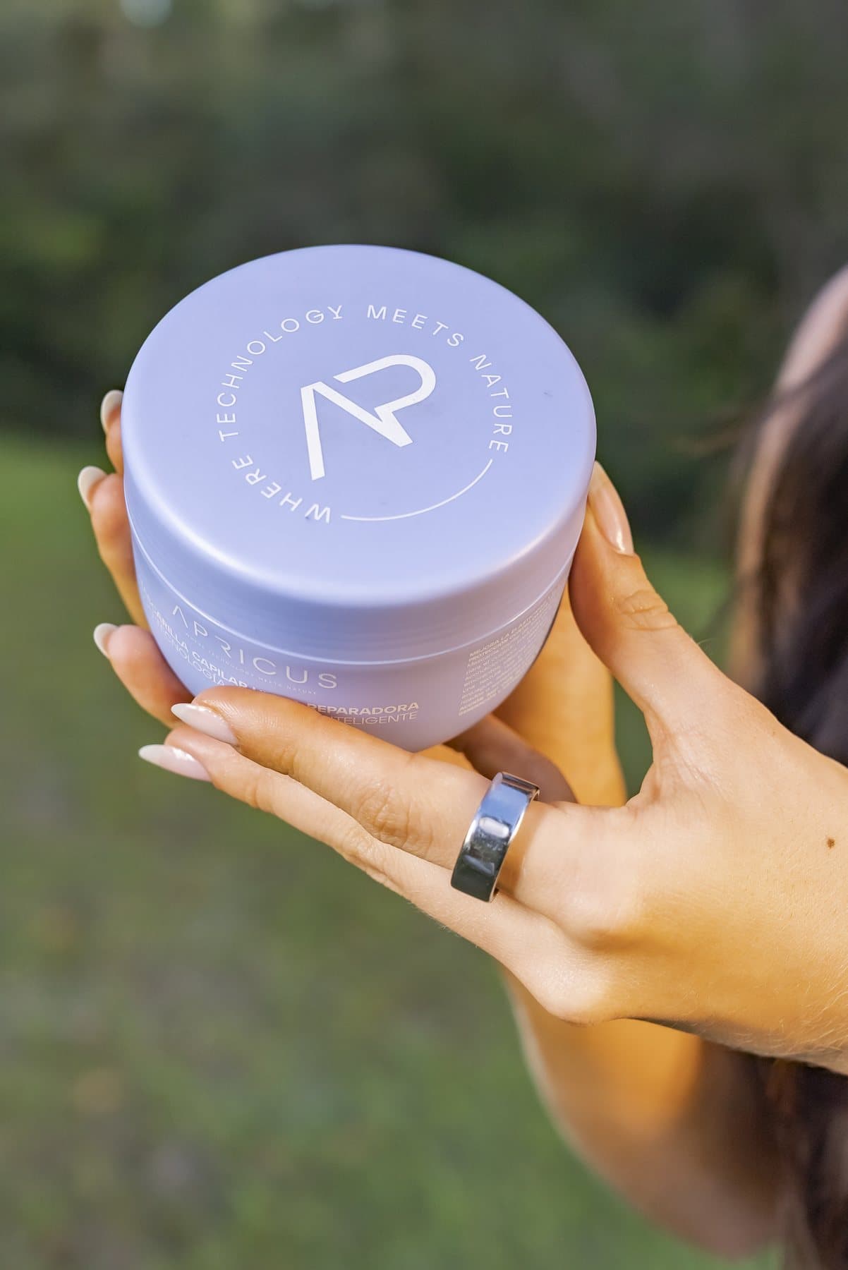 Mascarilla Ultra Reparadora en la mano